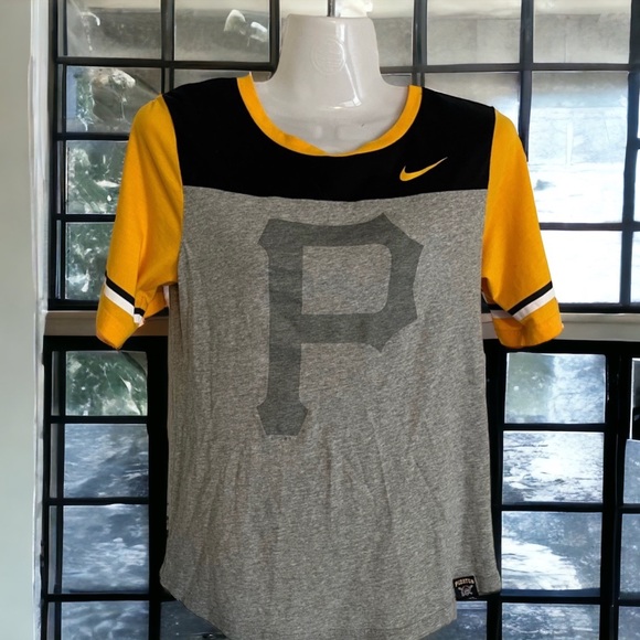 Nike Tops - 🦋 BOGO SALE! 🦋 Pittsburgh Pirates Nike T-shirt